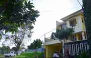 Exterior 3 Rumah Kuning Bandung