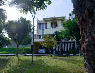 Bangunan 2 Rumah Kuning Bandung