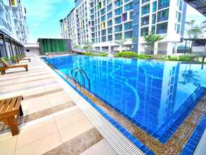 Swimming Pool 4 Vivacity Megamall New Luxury Jazz Suite