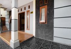 Exterior 7 SPOT ON 3005 Kost Rumaisha Syariah