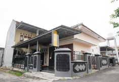 Exterior 2 SPOT ON 3005 Kost Rumaisha Syariah