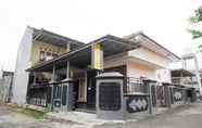 Bangunan 2 SPOT ON 3005 Kost Rumaisha Syariah