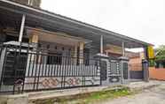 Exterior 4 SPOT ON 3005 Kost Rumaisha Syariah