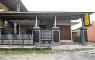 Exterior 3 SPOT ON 3005 Kost Rumaisha Syariah