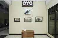 Lobby OYO 2902 Graha 18 Near RSU Bhayangkara Tk. II HS. Samsoeri Mertojoso Kota Surabaya