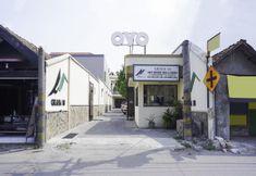 Exterior 2 OYO 2902 Graha 18 Near RSU Bhayangkara Tk. II HS. Samsoeri Mertojoso Kota Surabaya