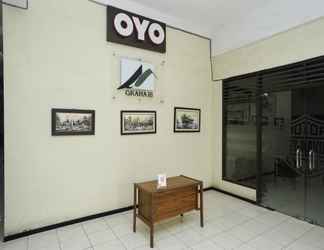 Lobby 2 OYO 2902 Graha 18 Near RSU Bhayangkara Tk. II HS. Samsoeri Mertojoso Kota Surabaya