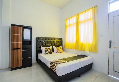 Bedroom SPOT ON 2780 Rumah Tamu Ei Guest House Syariah