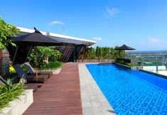 Kolam Renang 7 Nginap Jogja Apartemen Uttara (Best View of Merapi)