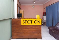 Lobby 7 SPOT ON 2830 Azka Guest House Syariah