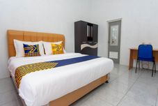 臥室 SPOT ON 2830 Azka Guest House Syariah