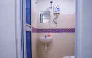 Toilet Kamar 4 OYO 90281 Hotel Taj (seksyen 13)