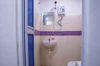Toilet Kamar OYO 90281 Hotel Taj (seksyen 13)
