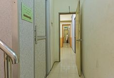 Lobby 4 OYO 90593 Hotel Bajet Gaya Warisan