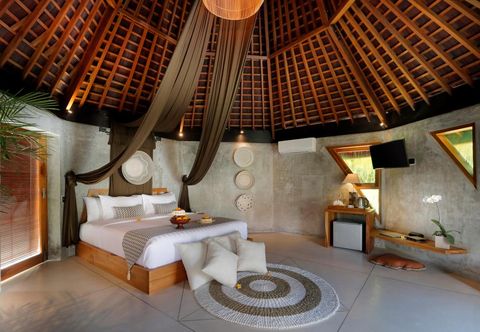 Bedroom The Sender Pool Suite