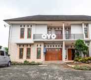 Exterior 3 OYO 2912 Graha Minda Syariah