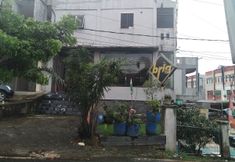 Exterior 3 OYO 3032 Bintaro Family Residence