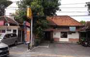 Exterior 6 OYO 2953 Borobudur Guest House Near RSUD Kota Yogyakarta