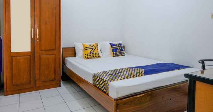 Bedroom SPOT ON 2749 Tiga Sinar Residence