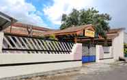 Luar Bangunan 3 SPOT ON 2875 Madani Family Residence