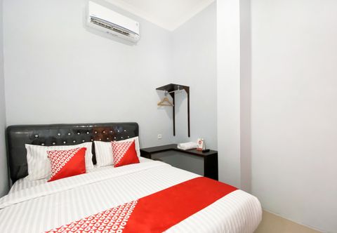 Bedroom OYO 3160 Guesthouse Pagi Sore Syariah