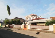 Exterior 2 OYO 2593 Mawar Residence