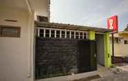 Luar Bangunan 5 OYO 2492 Nindy Homestay