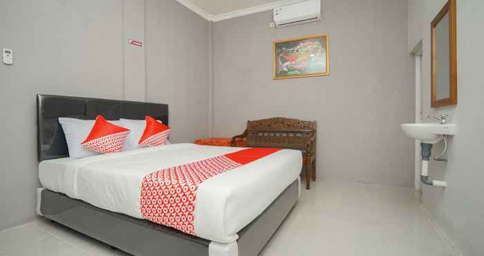 Bedroom OYO 2492 Nindy Homestay