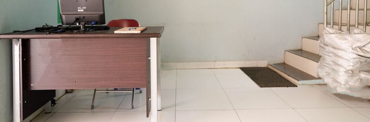 ロビー SPOT ON 2738 818 Home Stay