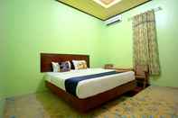 Bedroom SPOT ON 2825 Hotel Mutiara