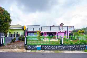 Exterior 4 SPOT ON 2719 Homestay Rizqi Syariah