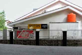 Bangunan 4 SPOT ON 2847 Anggrek Homestay Syariah