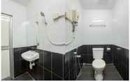 Toilet Kamar 4 OYO 822 Zande Motel Kuala Selangor