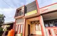 Exterior 2 SPOT ON 2755 Zainab Homestay Syariah