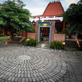 Exterior / Building 1 Djoglo Djatimalang, Blitar Hotels