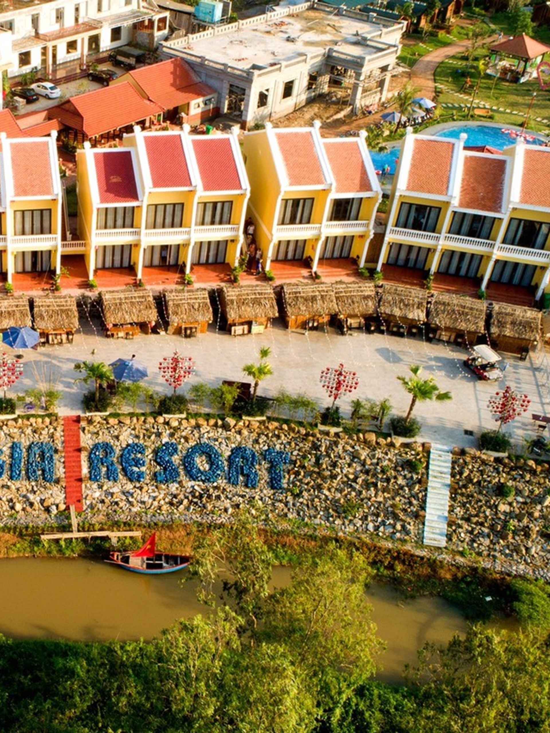 Bên ngoài Doan Gia Resort Phong Nha