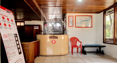 Lobi 2 OYO 3180 Hotel Rian Cottage