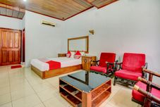 Kamar Tidur OYO 3180 Hotel Rian Cottage