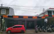 Bangunan 3 OYO 3259 Black Orange Residence