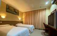 Bedroom 2 OYO 89958 Hotel Umimas