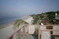 Lobi Kokomos Beach Resort