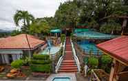 Swimming Pool 4 OYO 588 Sunrock Resort
