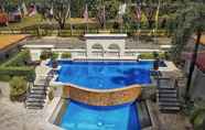 Kolam Renang 2 Subic Bay Travelers Hotel & Event Center