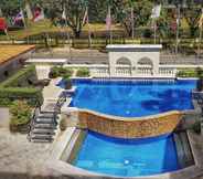Kolam Renang 2 Subic Bay Travelers Hotel & Event Center