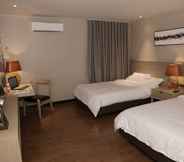 Kamar Tidur 3 Subic Bay Travelers Hotel & Event Center