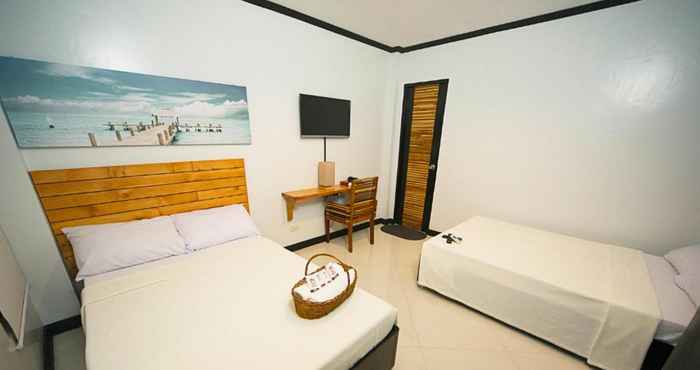 Kamar Tidur Mahogany Tourist Inn