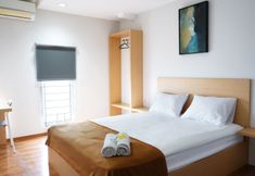 Bedroom 5 UROOMS Senayan		