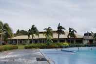 Swimming Pool OYO 89972 Borneo Paradise Beach Hotel
