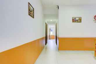 Lobi 4 SUPER OYO 89985 Js Hotel