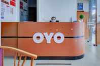 Lobi SUPER OYO 89985 Js Hotel